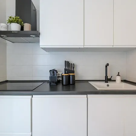 Historic Center - Navona Luxe Haven - Elevator, Soundproof & Netflix רומא